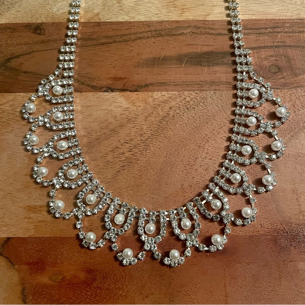 NWT! Cezanne Crystal and Pearl Statement Necklace